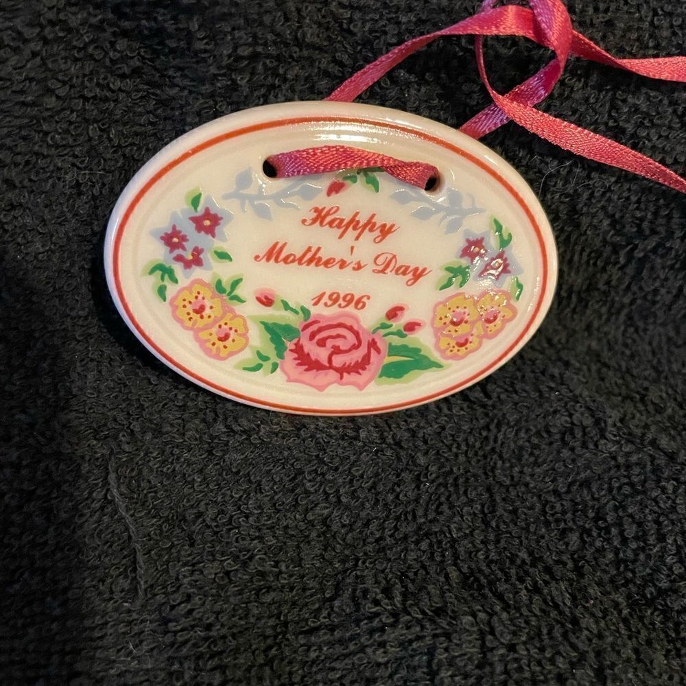 Longaberger Happy Mother’s Day 1996 Porcelain Basket Emblem - Picture 3 of 6